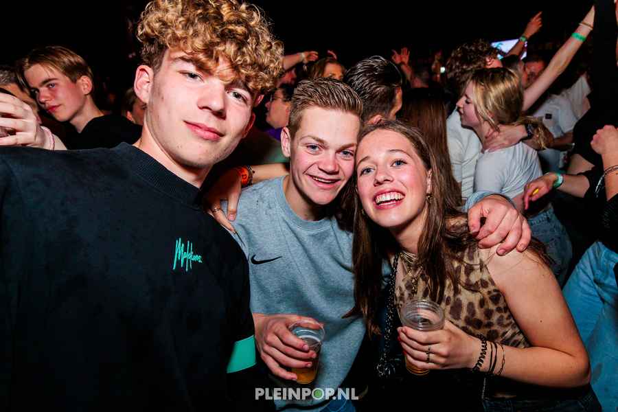 Publiek Bewerkt    (81)